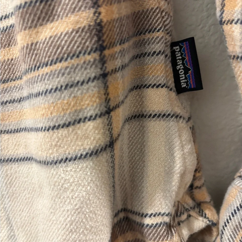 Patagonia Striped Shirt in Beige and Blue flannel used good conditions - Picture 4 of 9